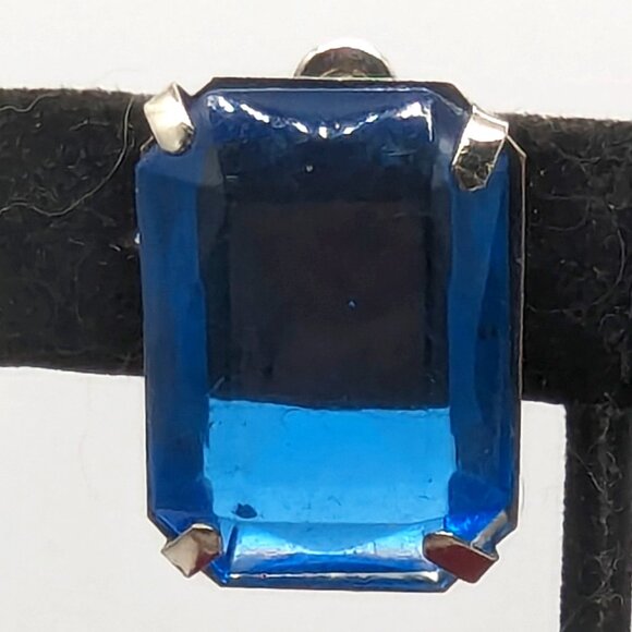 NWOT Pierced Rich Blue Earrings on Silvertone - Picture 2 of 3
